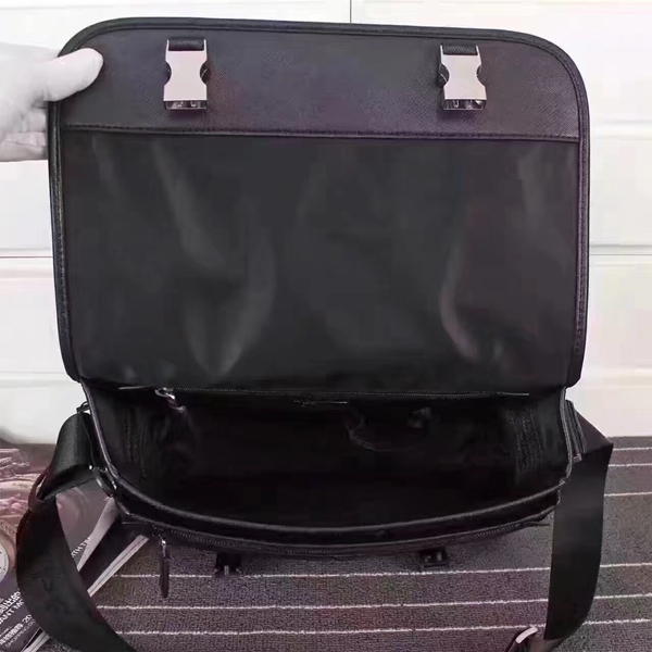 プラダバッグ細部ディテール